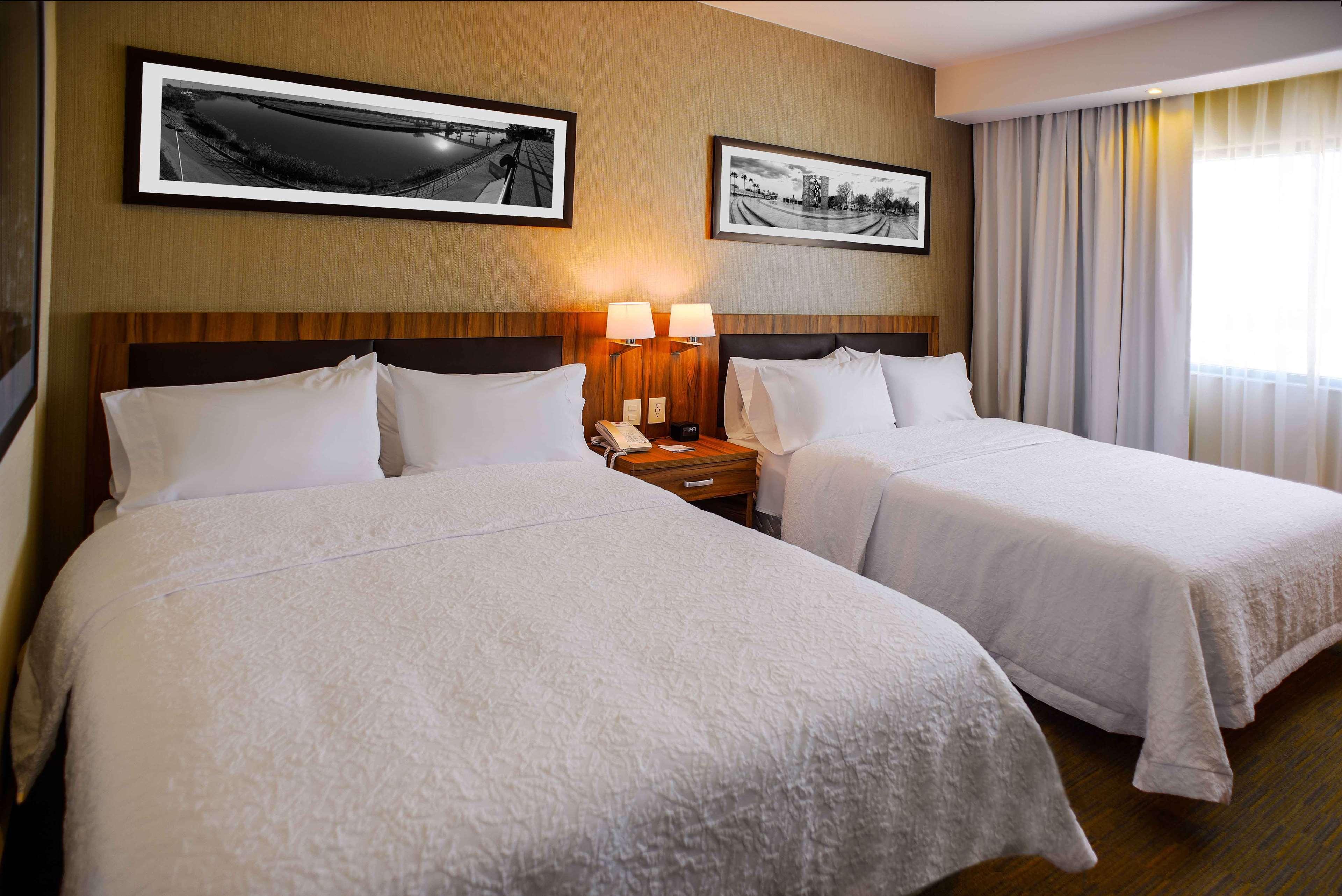 Hampton Inn Пьедрас-Неграс Экстерьер фото