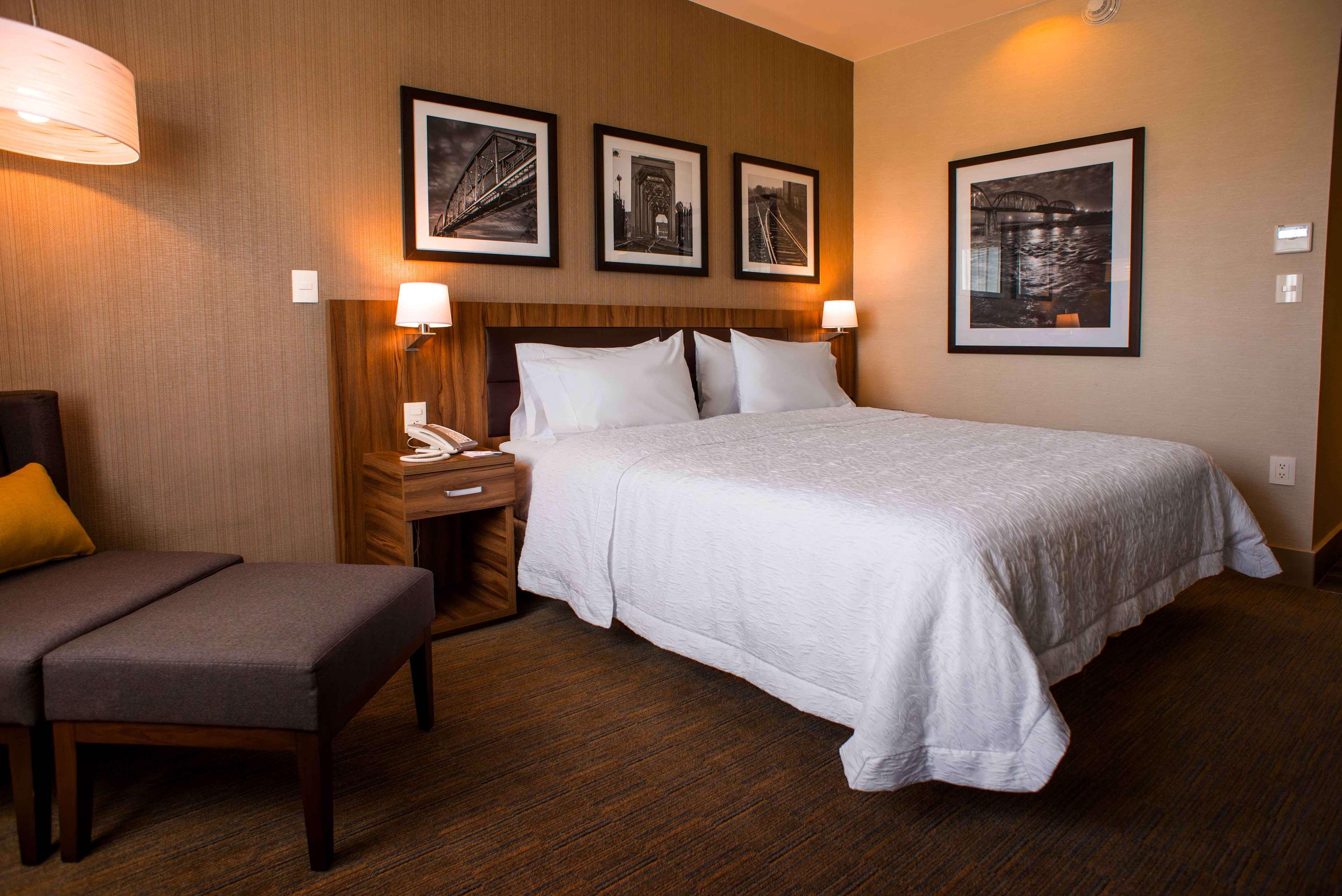 Hampton Inn Пьедрас-Неграс Экстерьер фото