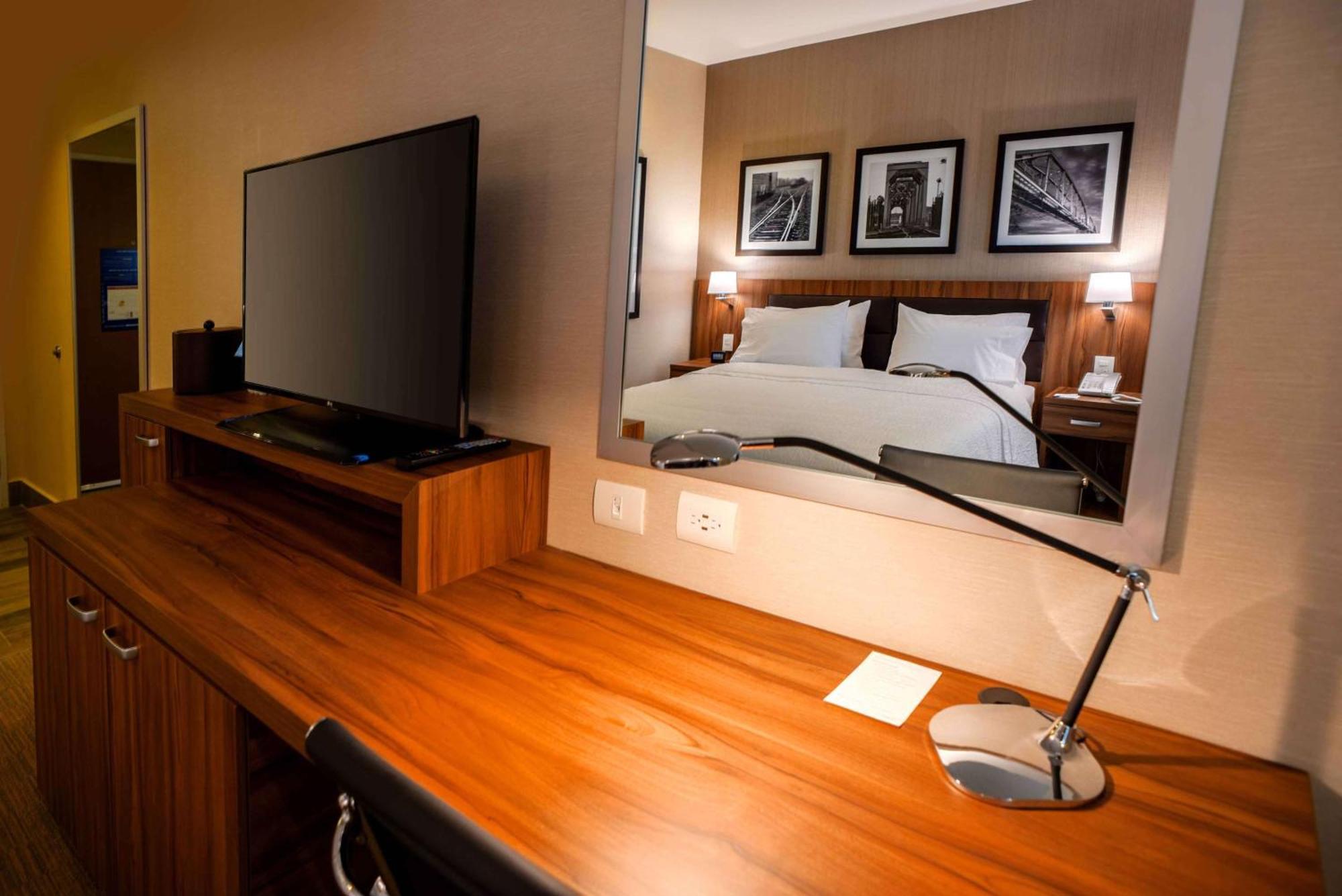 Hampton Inn Пьедрас-Неграс Экстерьер фото