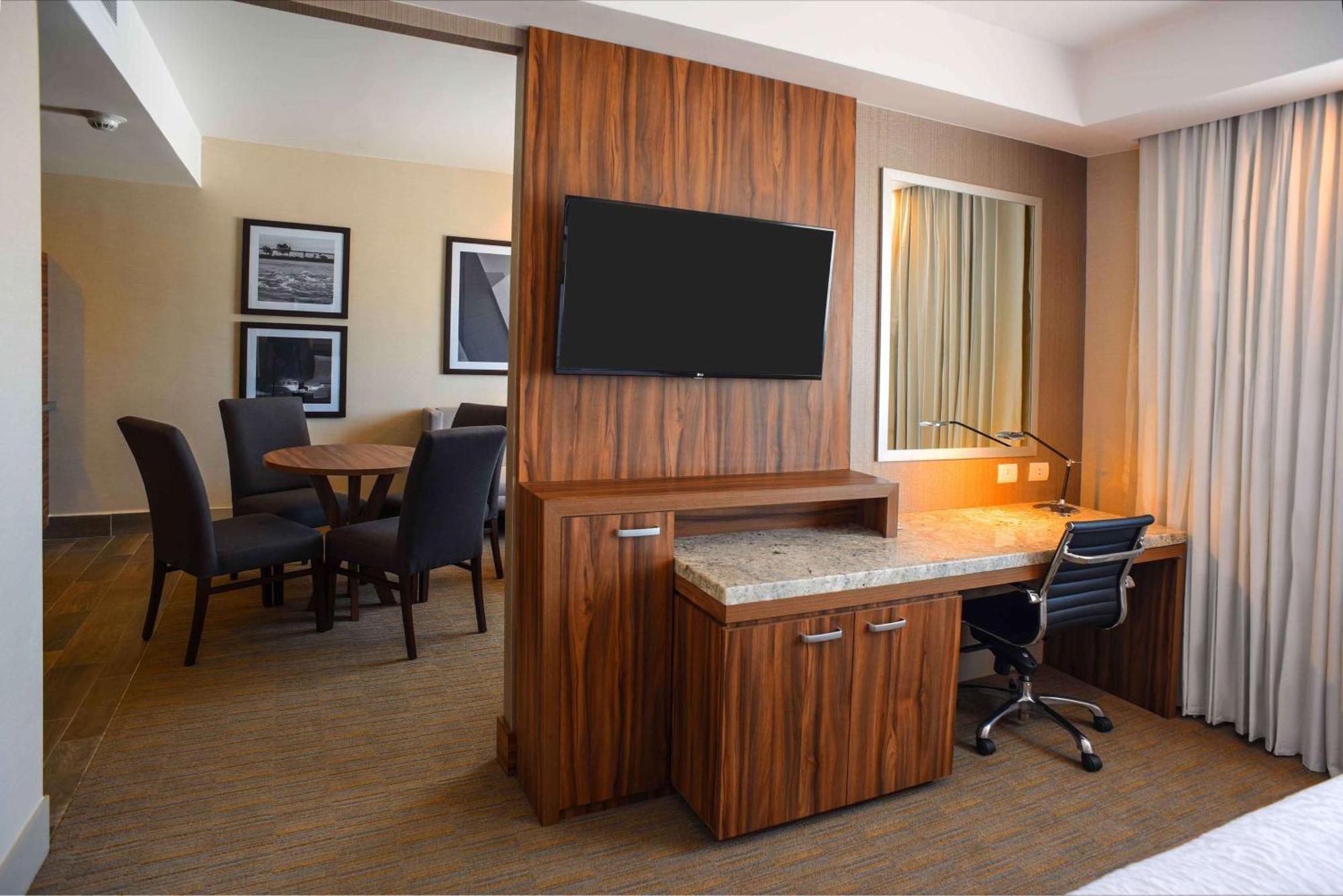 Hampton Inn Пьедрас-Неграс Экстерьер фото